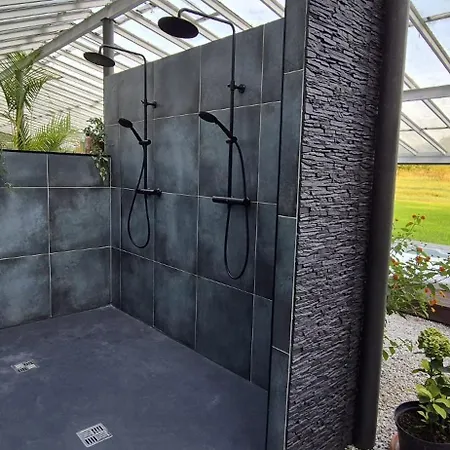 فيلة Private House With Sauna, Jacuzzi And Hawaiian Hothouse Velvary