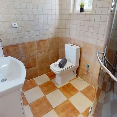 Private House With Sauna, Jacuzzi And Hawaiian Hothouse فيلة