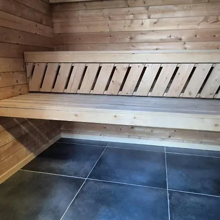 Private House With Sauna, Jacuzzi And Hawaiian Hothouse