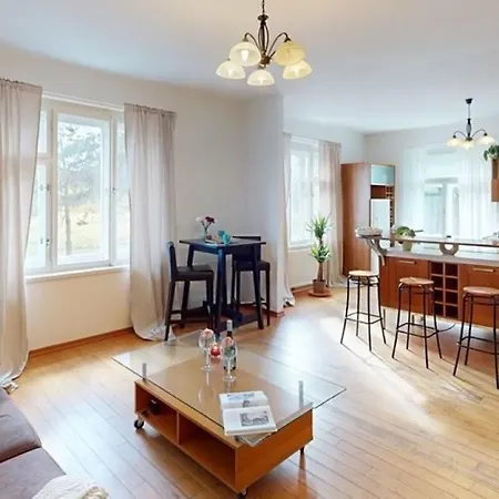 فيلة Private House With Sauna, Jacuzzi And Hawaiian Hothouse Velvary