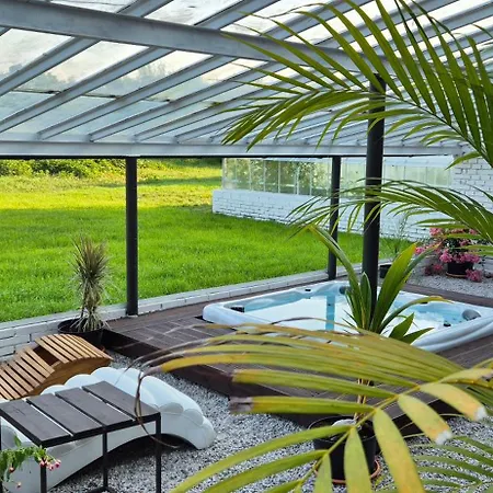 Private House With Sauna, Jacuzzi And Hawaiian Hothouse