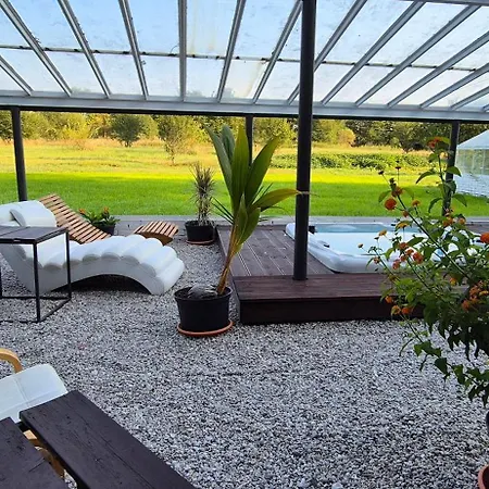 Villa Private House With Sauna, Jacuzzi And Hawaiian Hothouse Velvary