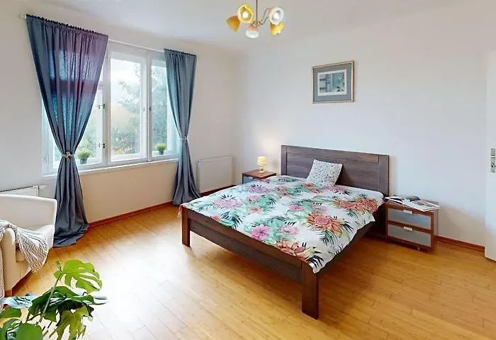 Private House With Sauna, Jacuzzi And Hawaiian Hothouse *