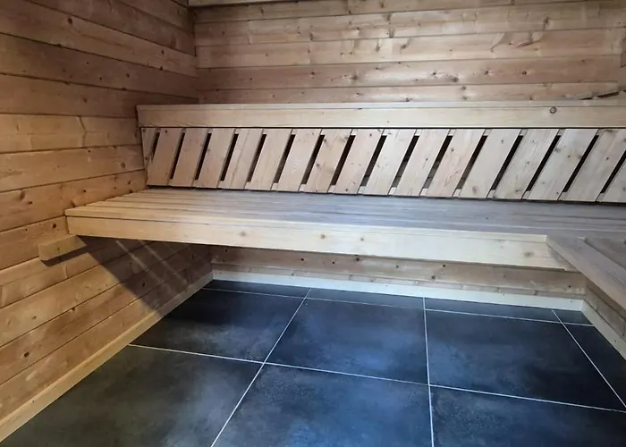 Private House With Sauna, Jacuzzi And Hawaiian Hothouse