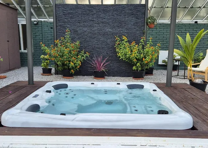 فيلة Private House With Sauna, Jacuzzi And Hawaiian Hothouse Velvary