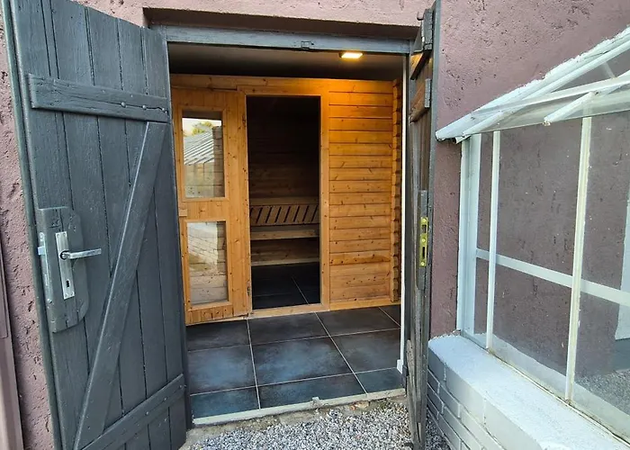 Private House With Sauna, Jacuzzi And Hawaiian Hothouse فيلة